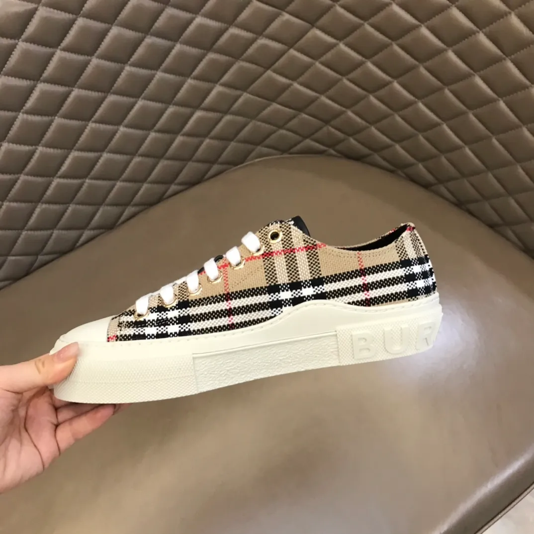 Men's Men's Shoes💰380 ▫️B's men's classic low-top sneakers are reinterpreted with Vintage retro plaid cotton material and decorated with a new brand logo. First-layer cowhide lining, embossed Burberry logo on the heel, and original TPU outsole! 38-45